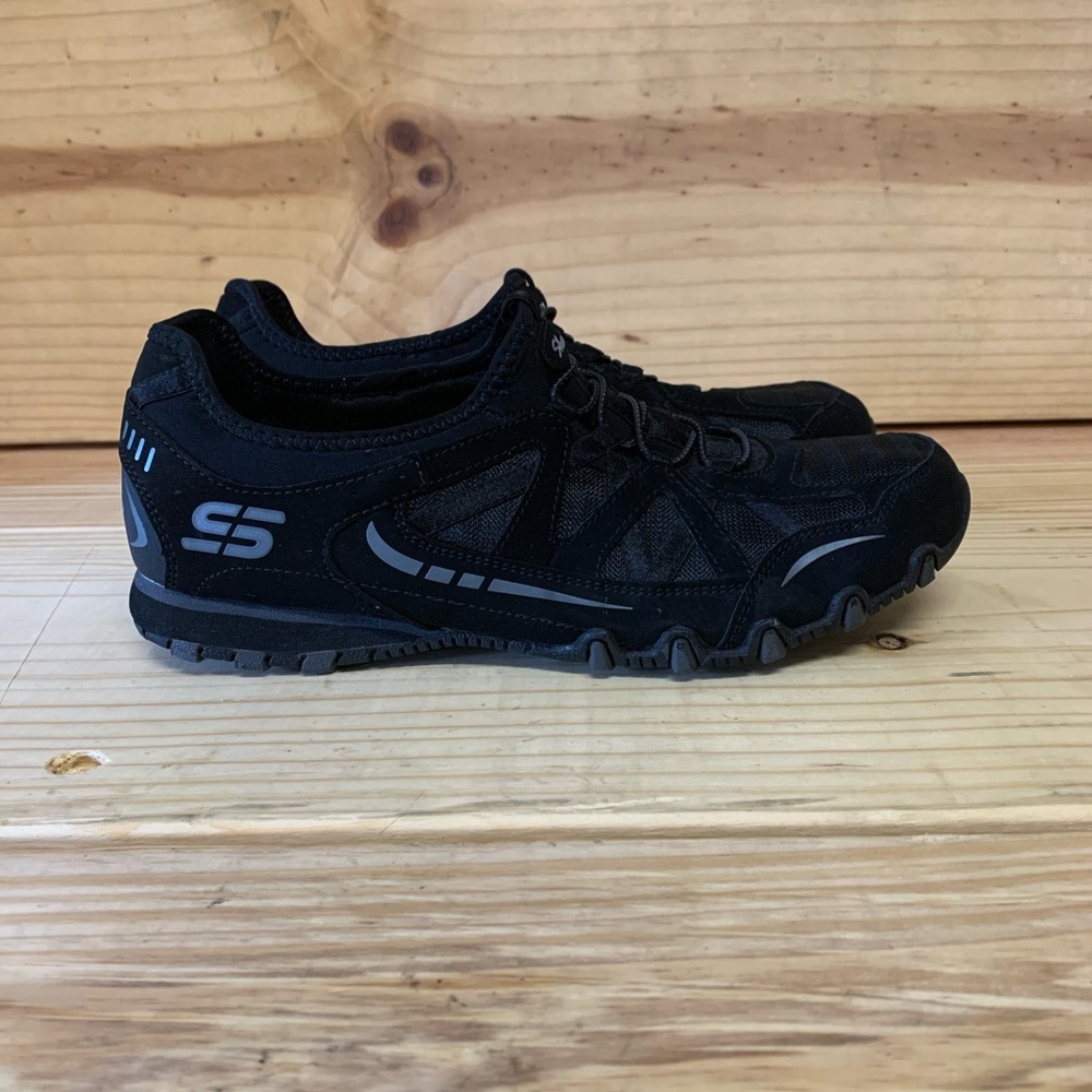Skechers relaxed fit women’s size 9